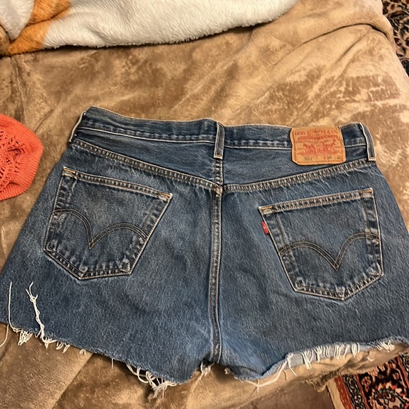 Levi’s 501 cut off shorts - Picture 3 of 4